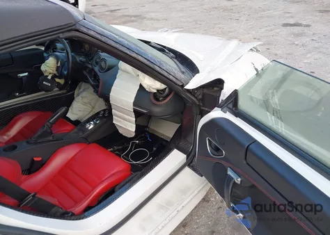 2018 Alfa Romeo 4C Spider из США, поврежденный, VIN ZARBAAB42JM282492